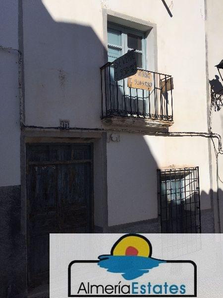 For sale of house in Vélez-Rubio