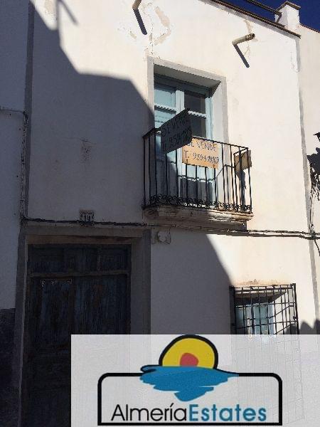 For sale of house in Vélez-Rubio