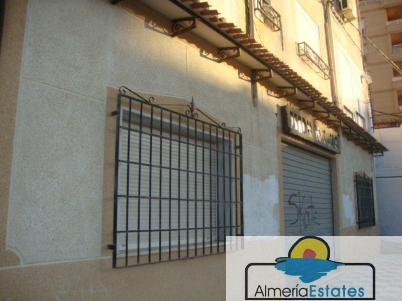 For rent of commercial in Albox