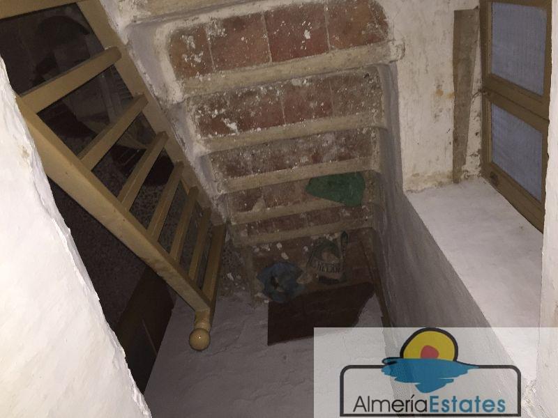 For sale of house in Vélez-Rubio
