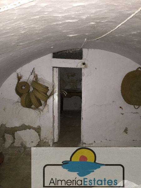 For sale of house in Vélez-Rubio