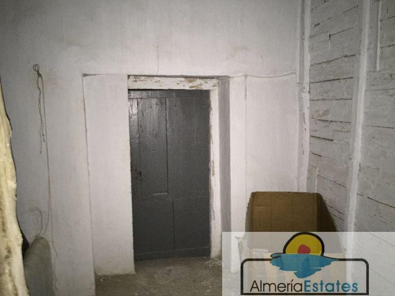 For sale of house in Vélez-Rubio