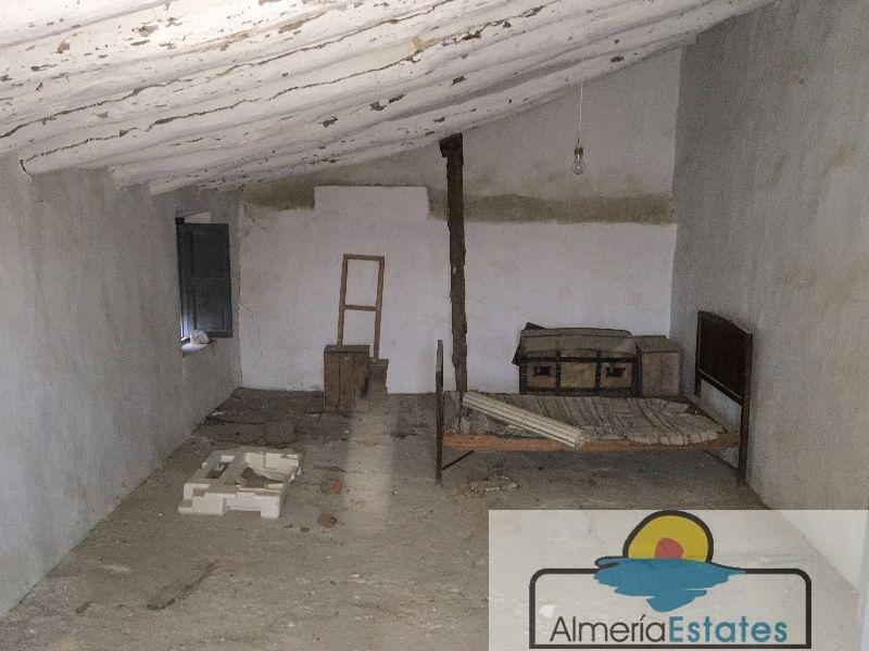 For sale of house in Vélez-Rubio