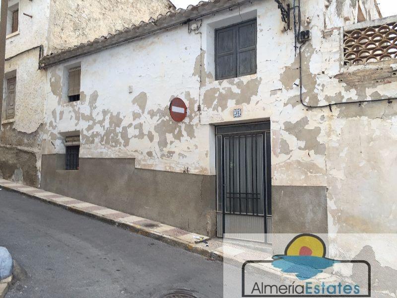 For sale of house in Vélez-Rubio