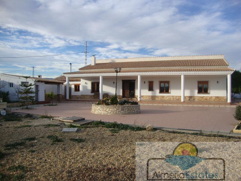 Venta de villa en Albox