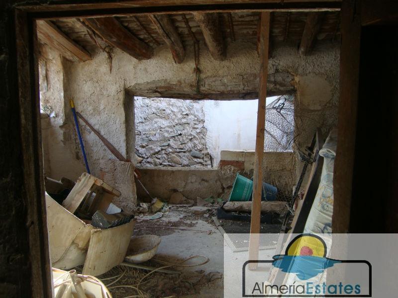 For sale of house in Albánchez