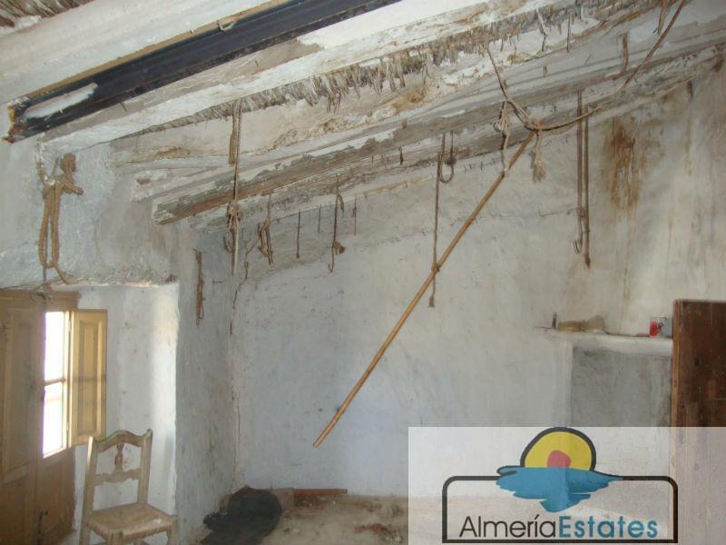 For sale of house in Albánchez