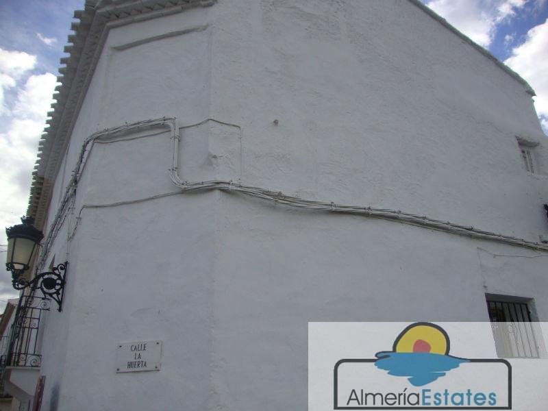 For sale of house in Albánchez