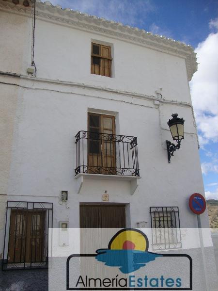For sale of house in Albánchez