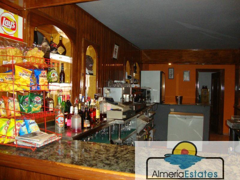 Venta de local comercial en Cantoria