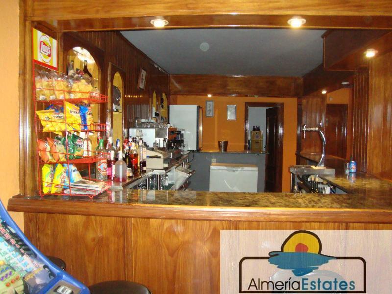 Venta de local comercial en Cantoria
