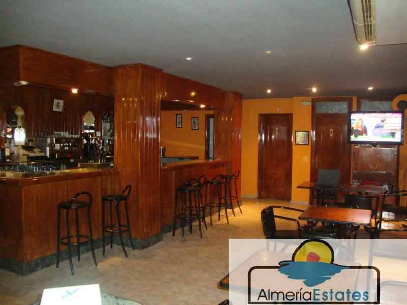 Venta de local comercial en Cantoria