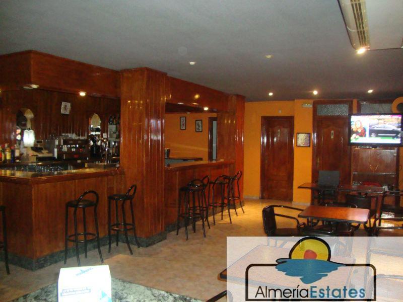 Venta de local comercial en Cantoria