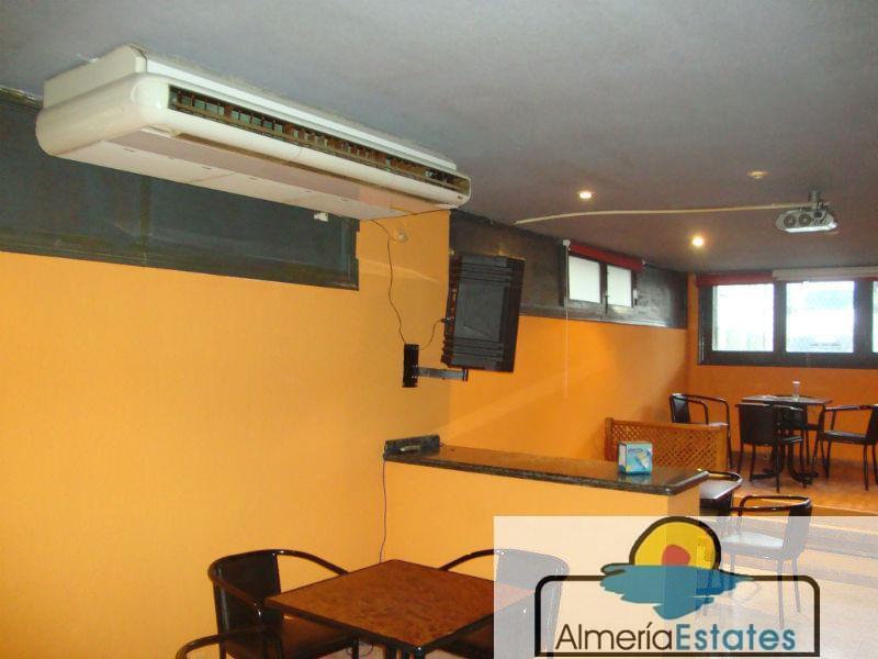 Venta de local comercial en Cantoria