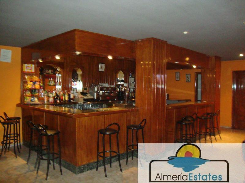 For sale of commercial in Cantoria