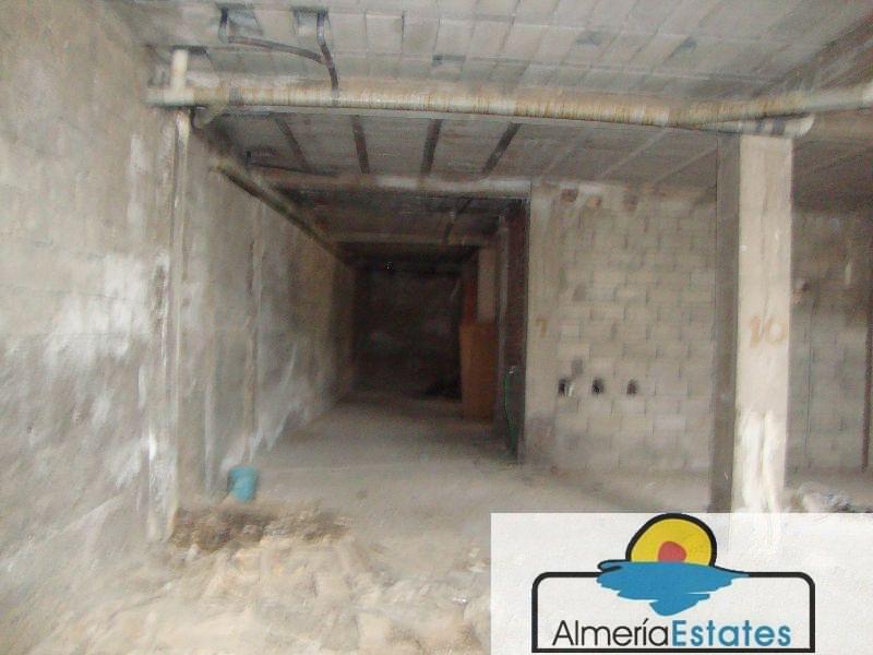 For rent of commercial in Cantoria