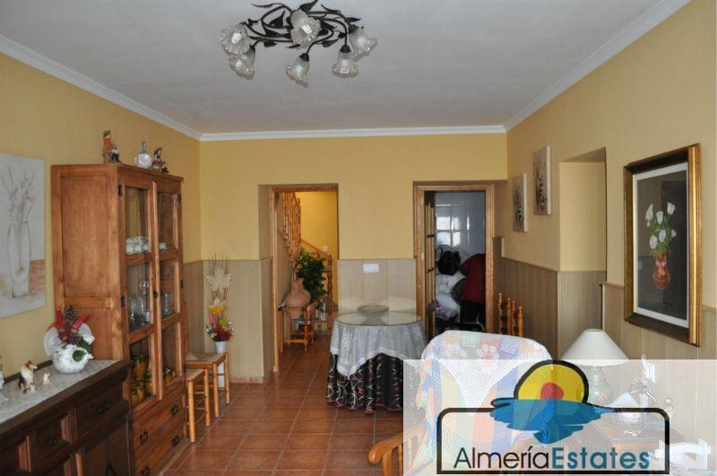 Venta de casa en Zurgena