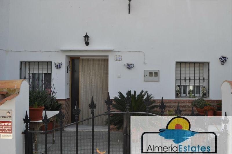 Venta de casa en Zurgena