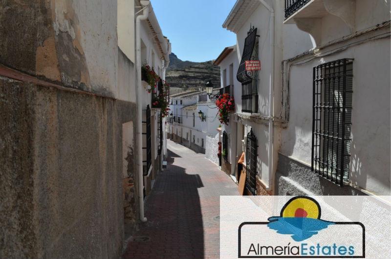 For sale of house in Albánchez