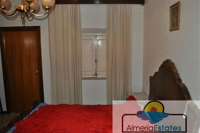 For sale of house in Purchena