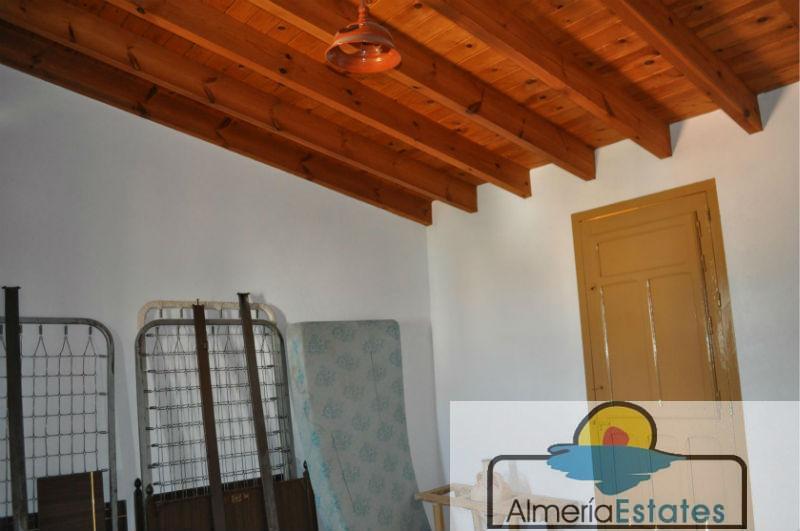 For sale of house in Purchena