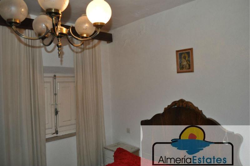 For sale of house in Purchena