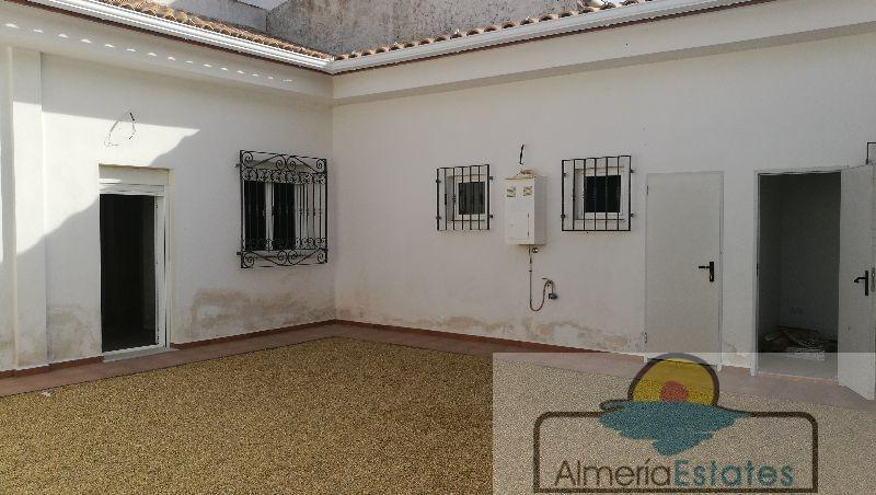Venta de villa en Arboleas
