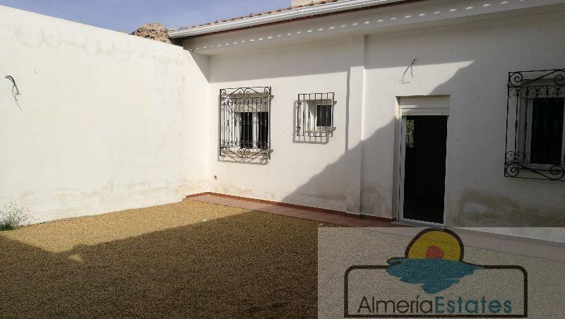 Venta de villa en Arboleas