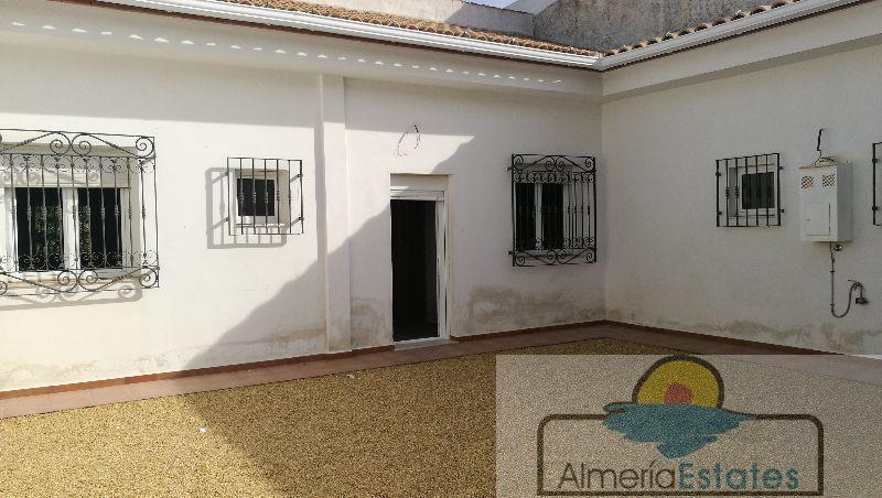 Venta de villa en Arboleas