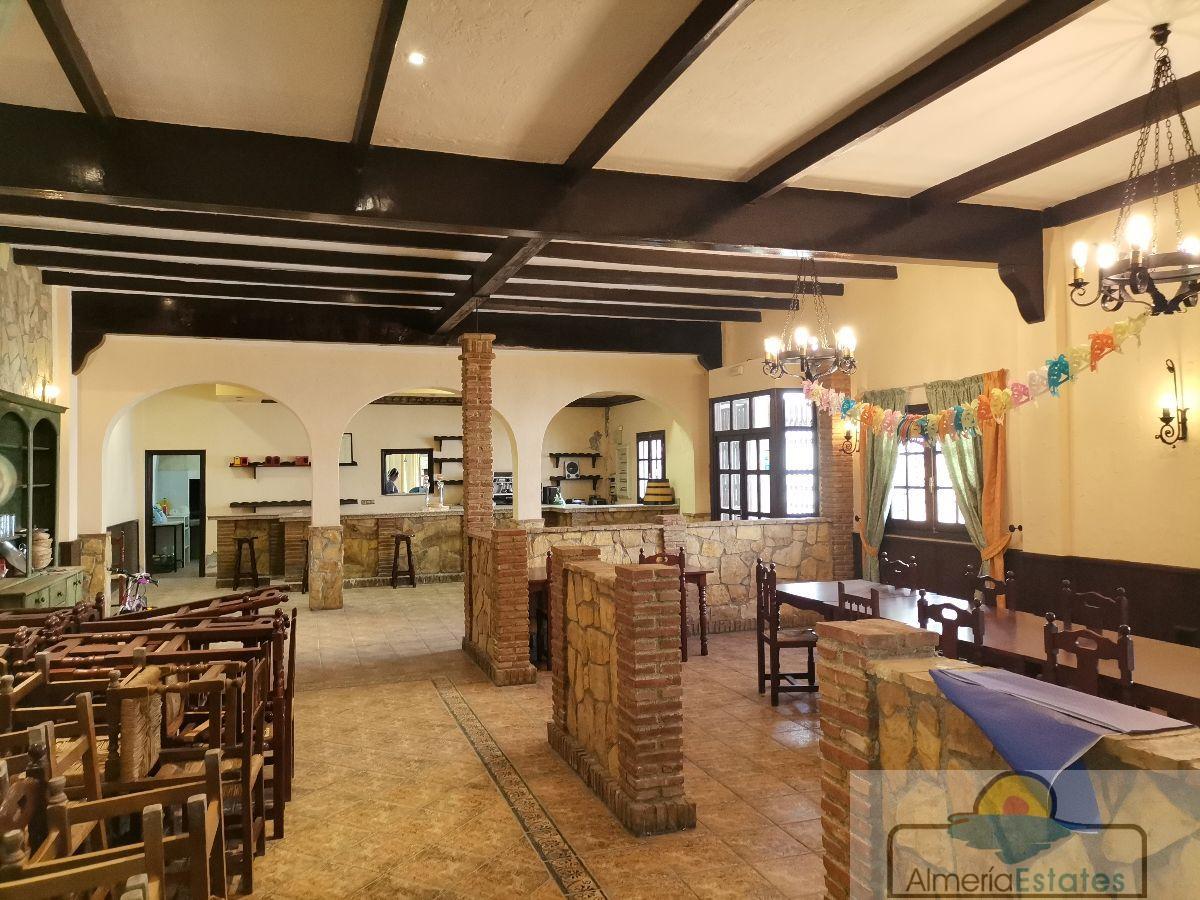 For sale of premises in Cantoria