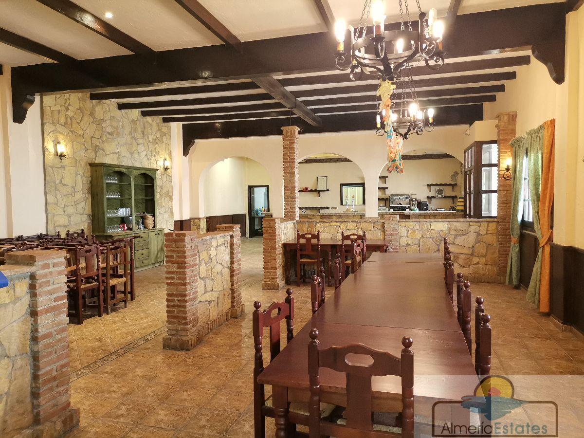 For sale of premises in Cantoria