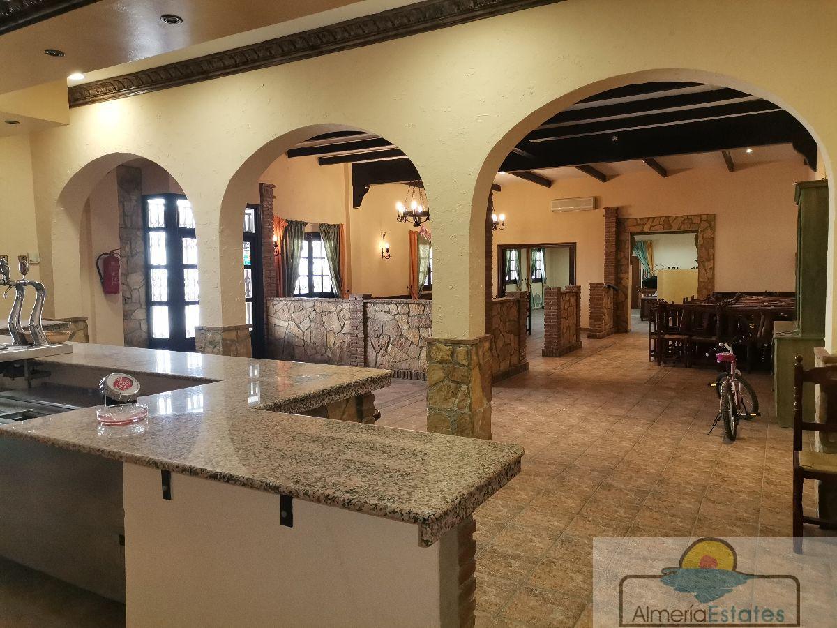 For sale of premises in Cantoria