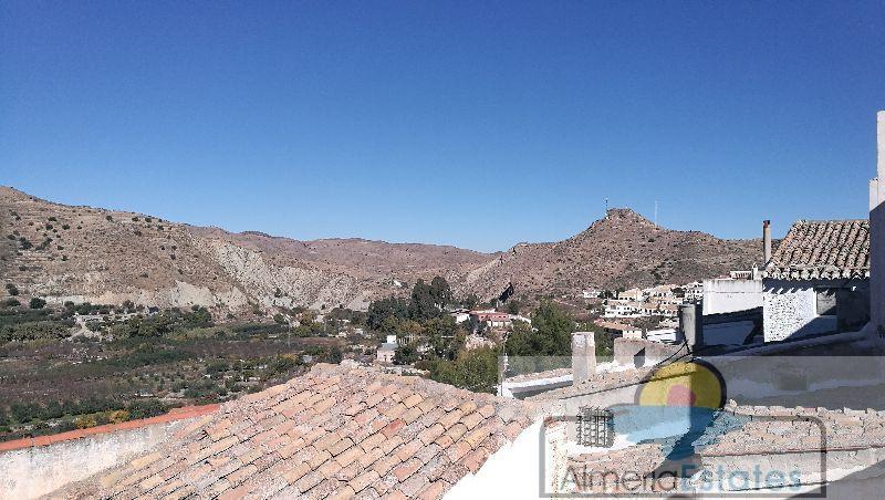 For sale of house in Albánchez
