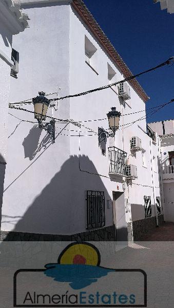 For sale of house in Albánchez