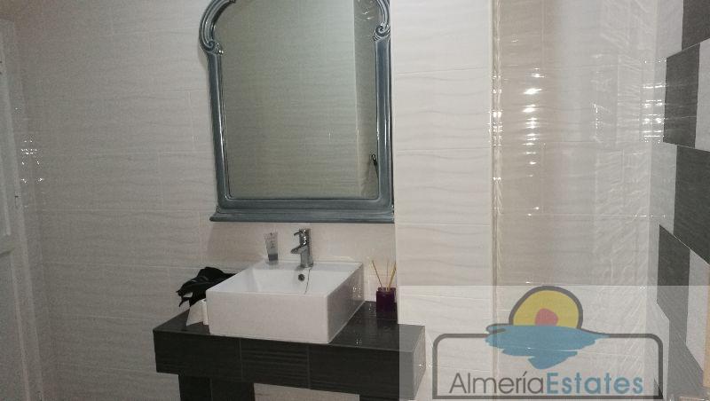 Venta de local en Fines