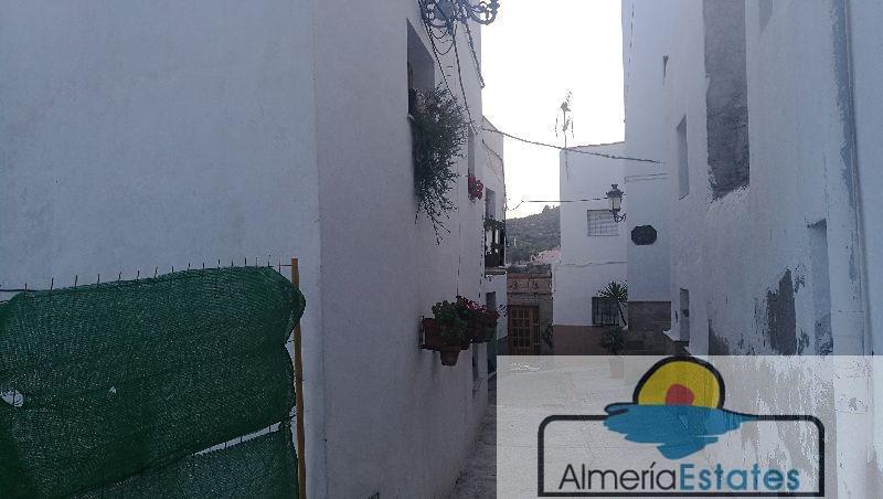 For sale of house in Urrácal
