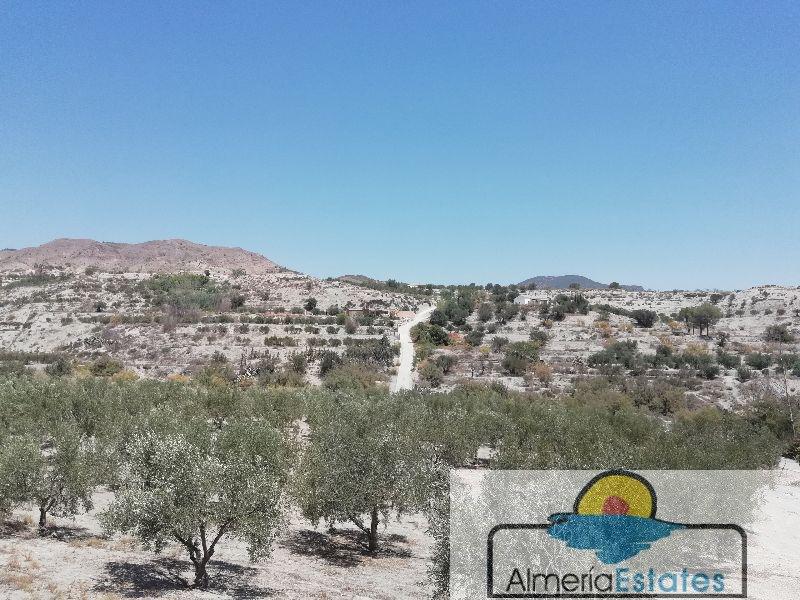 For sale of villa in Somontín