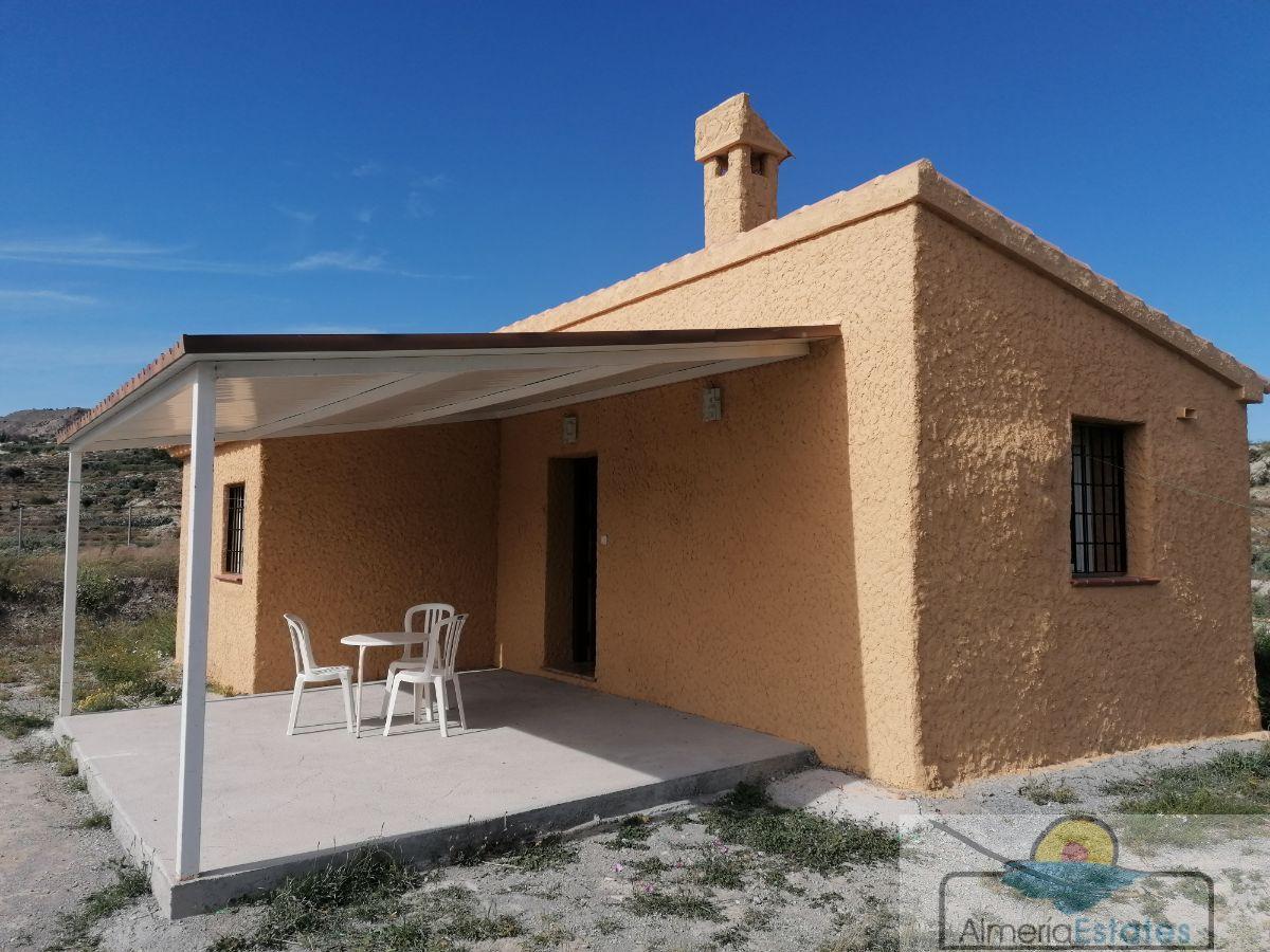 For sale of villa in Somontín