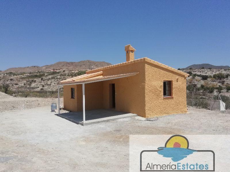 For sale of villa in Somontín