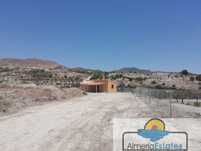 For sale of villa in Somontín