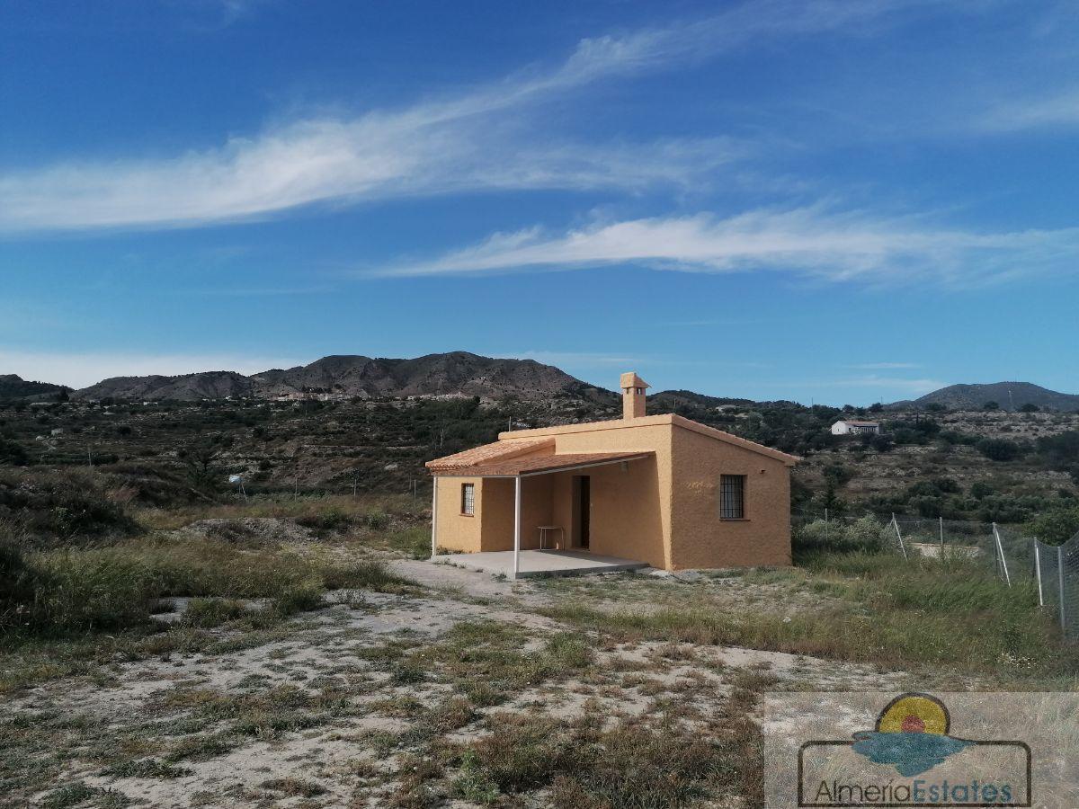 For sale of villa in Somontín