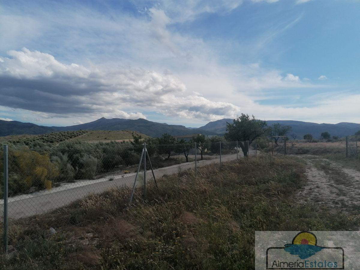 For sale of villa in Somontín