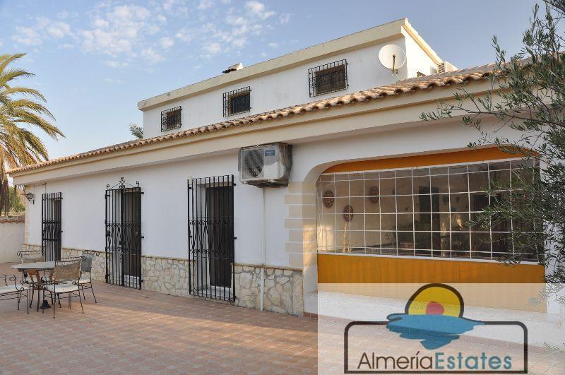 For sale of villa in Cantoria