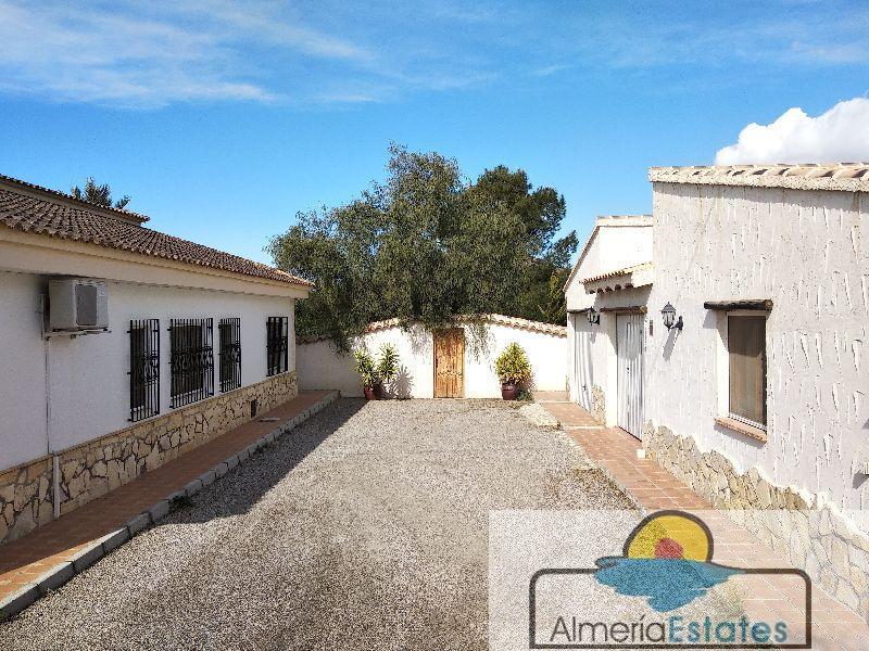 For sale of villa in Cantoria