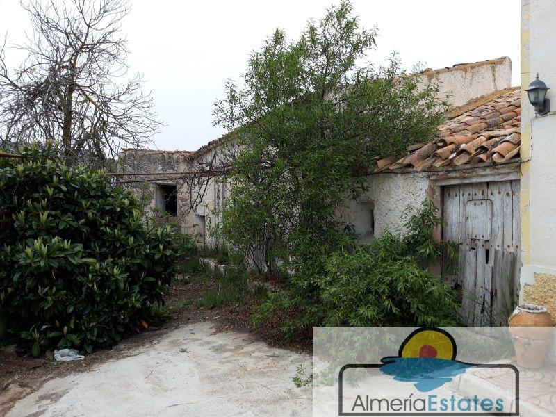 Venta de finca rústica en Oria