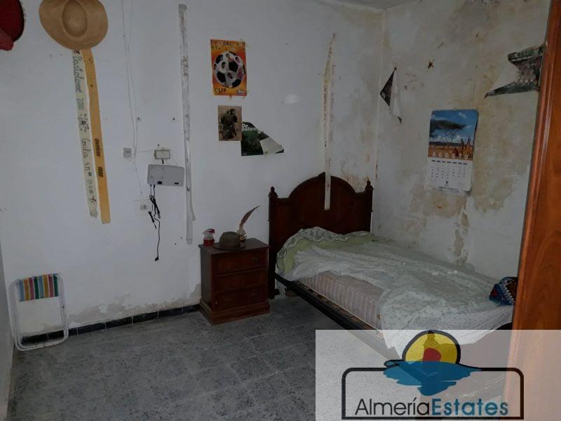 Venta de finca rústica en Oria