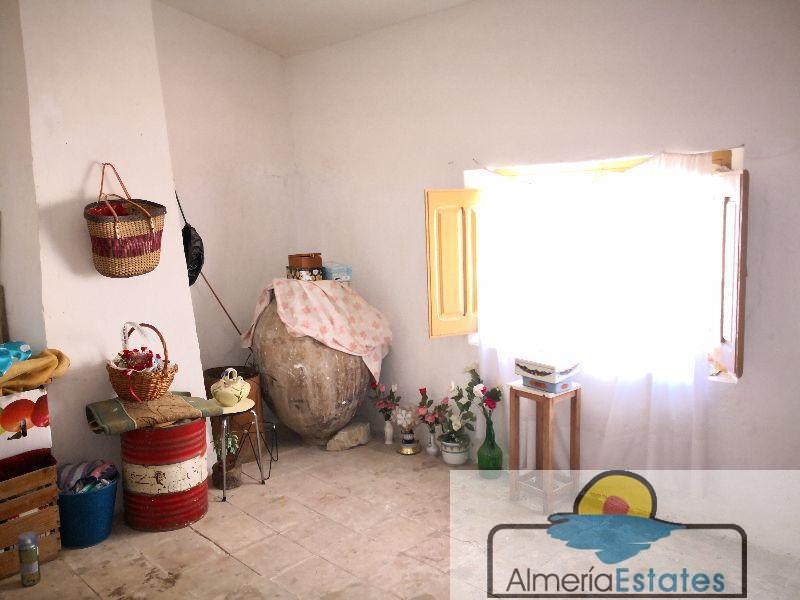 Venta de casa en Somontín
