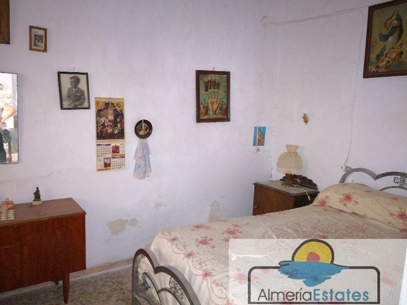 Venta de casa en Somontín