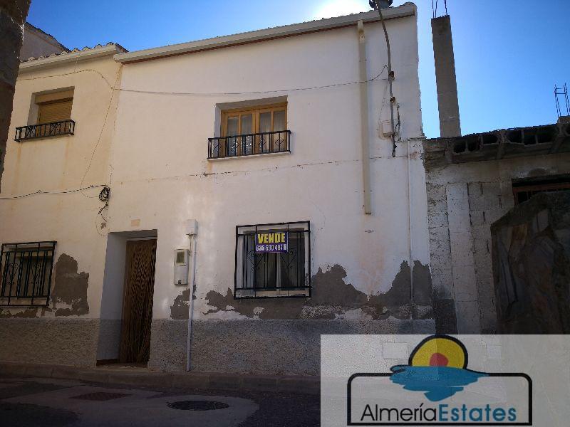 Venta de casa en Somontín