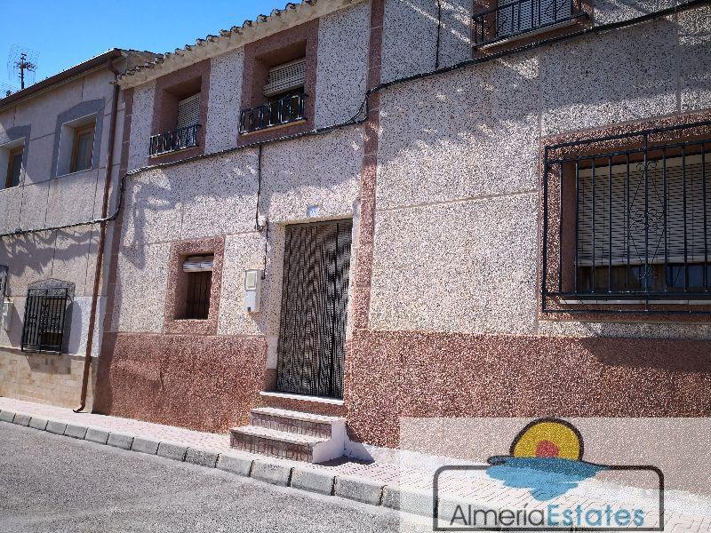 Venta de casa en Somontín